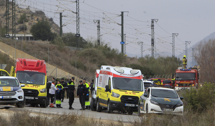 Un desaparecido y cuatro heridos por una explosión en una pirotecnia en Alicante