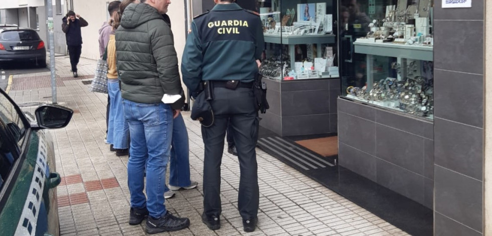 Detenidos dos hombres que huían hacia A Coruña tras atracar una joyería de A Laracha