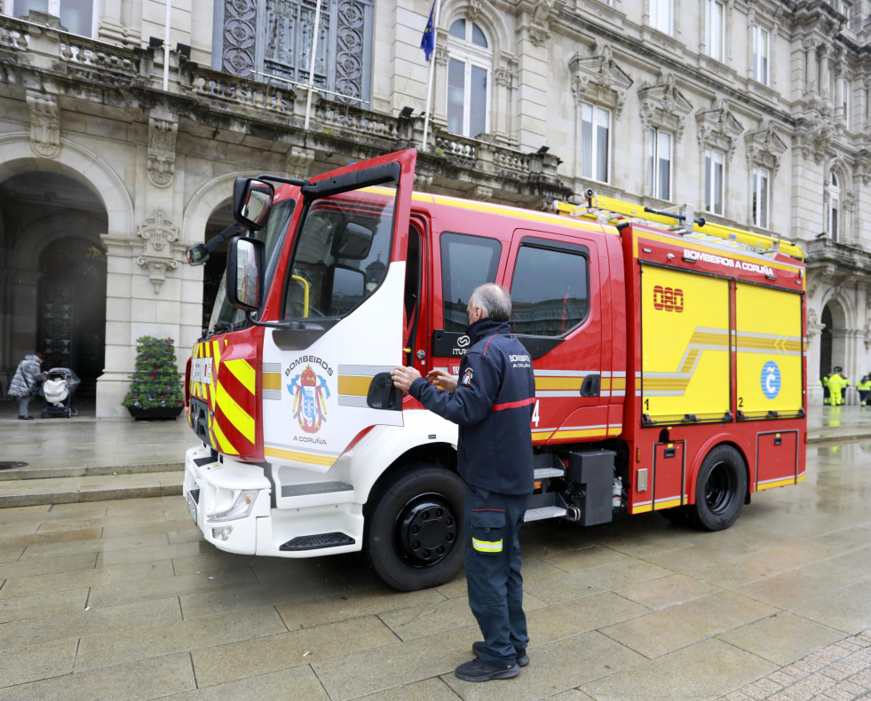 Renuevan el camión del parque móvil de Bomberos (24)