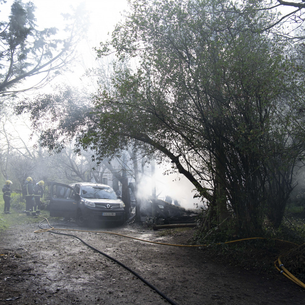 Dos incendios causan serios daños materiales en Miño y Abegondo