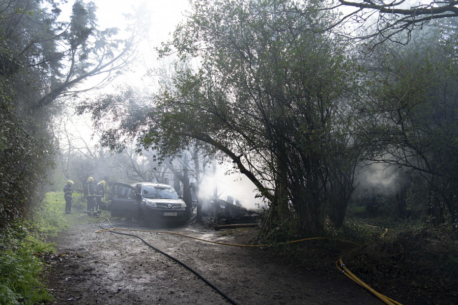 Dos incendios causan serios daños materiales en Miño y Abegondo