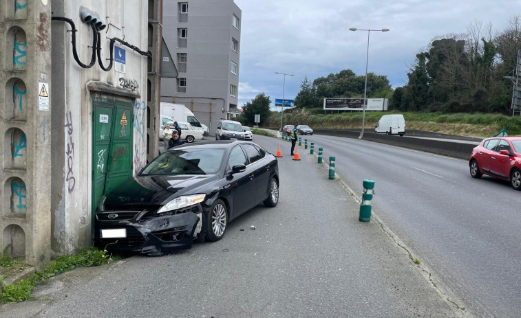 Un hombre resulta herido al ser alcanzado por un vehículo en O Graxal