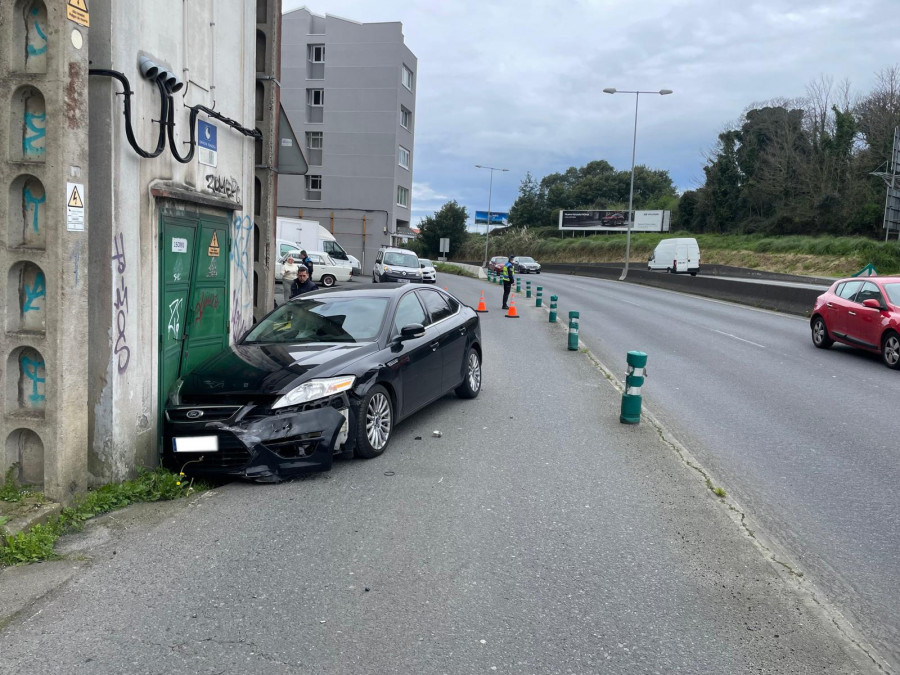 Un hombre resulta herido al ser alcanzado por un vehículo en O Graxal