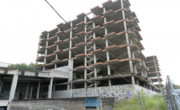 Unos grafiteros hallan un cadáver descompuesto en A Coruña