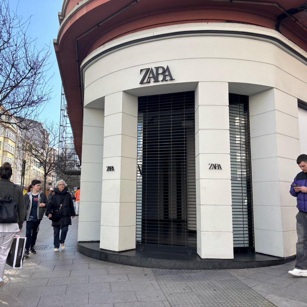 El primer Zara de A Coruña, cerrado por reformas