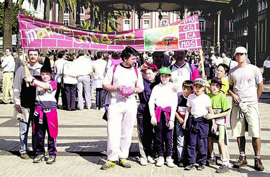 Hace 25 años | Mil personas participan en la marcha de Manos Unidas contra el hambre