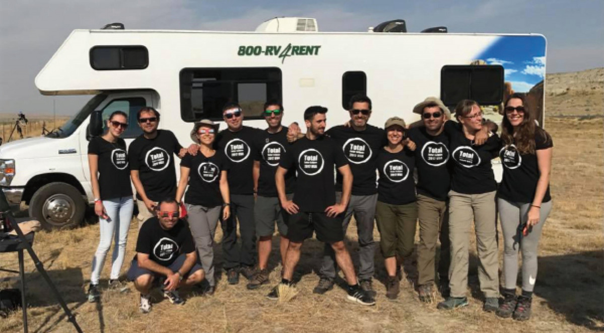 Un grupo de coruu00f1eses en Wyoming para ver un eclipse en 2017  u00f3scar blanco