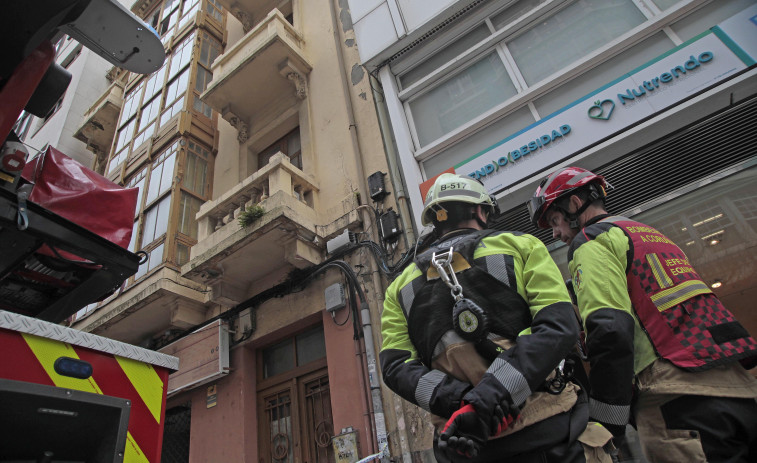 Los Bomberos intervienen en un edificio centenario de A Coruña