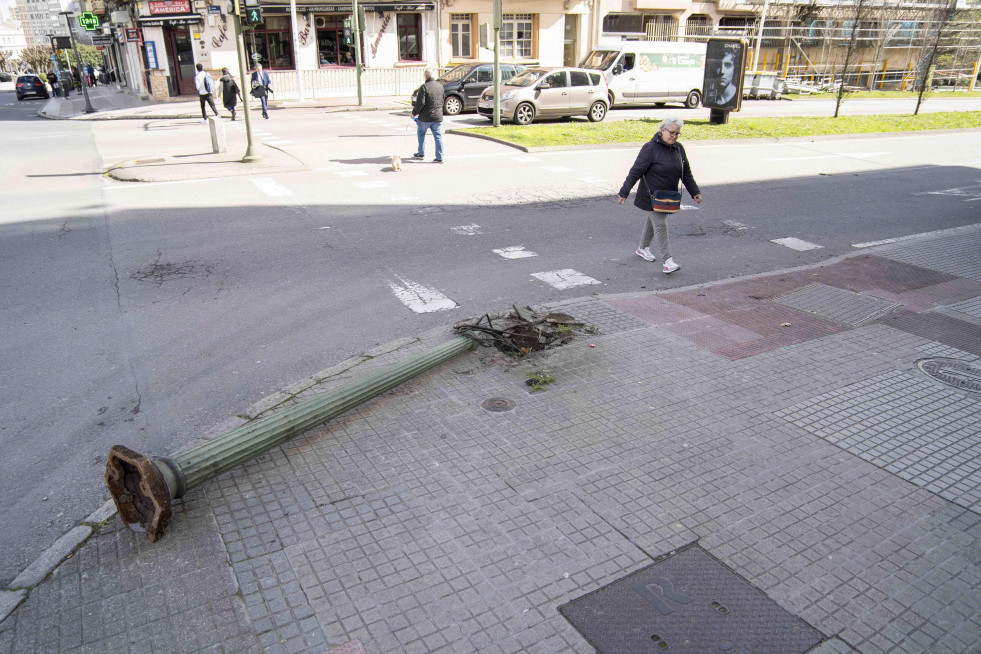 Accidente farola (1) 12502134