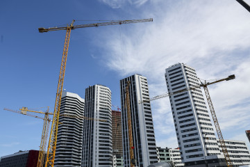 BILBAO, 05/03/2025.- Vivienda en construcción en Bilbao. La compraventa de viviendas inscritas creció un 8,8 % en enero de 2025 con respecto al mismo periodo del año anterior, mientras que las hipo