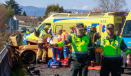 Fallece una mujer en un grave accidente entre un coche y un autobús de turistas en Barrantes