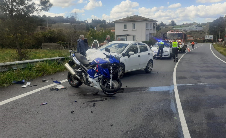 Un motorista resulta herido en una colisión en el tramo peligroso de Infesta, en Betanzos