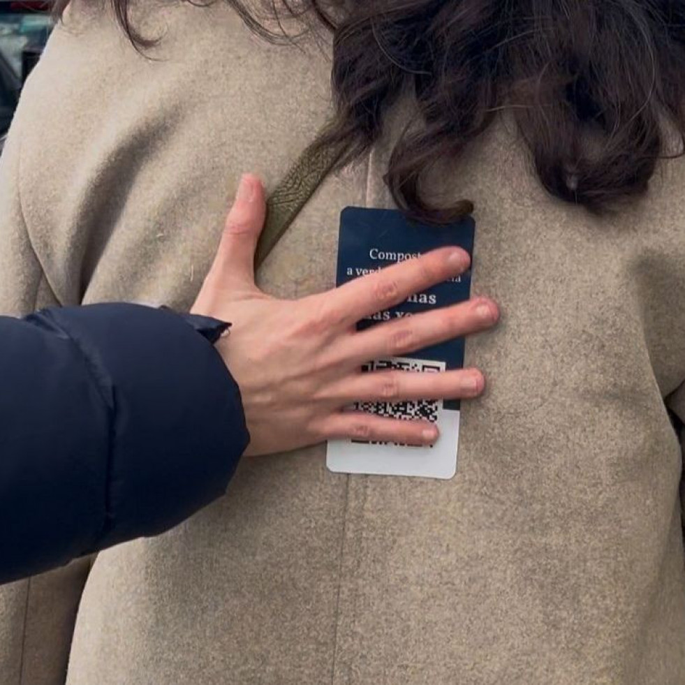 Una misteriosa 'performance' llena de frases las calles de Santiago de Compostela