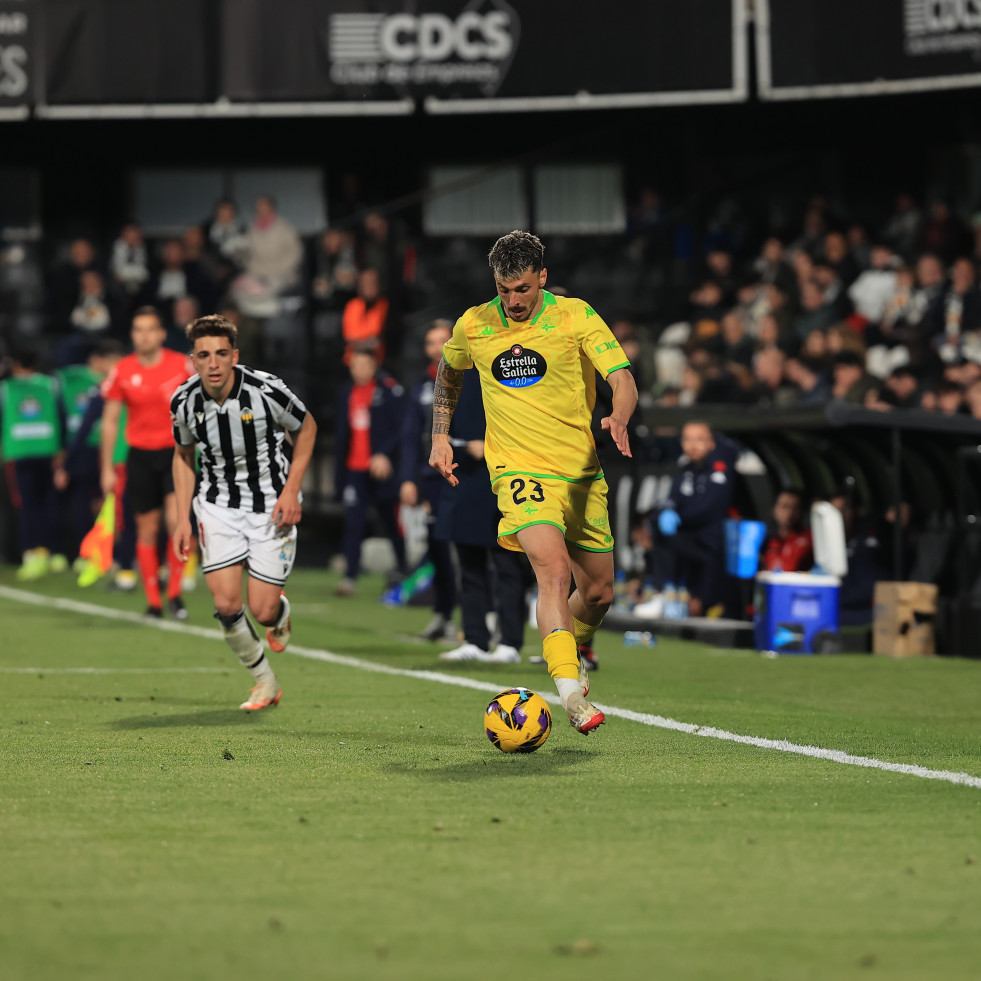 El Deportivo patina en otro tiroteo con el Castellón (2-2)