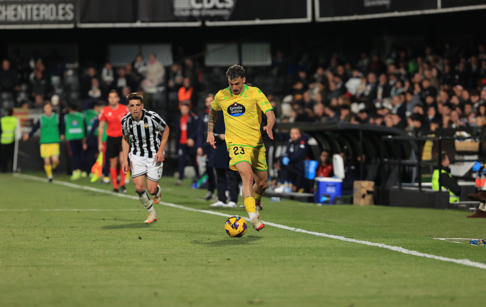 El Deportivo patina en otro tiroteo con el Castellón (2-2)