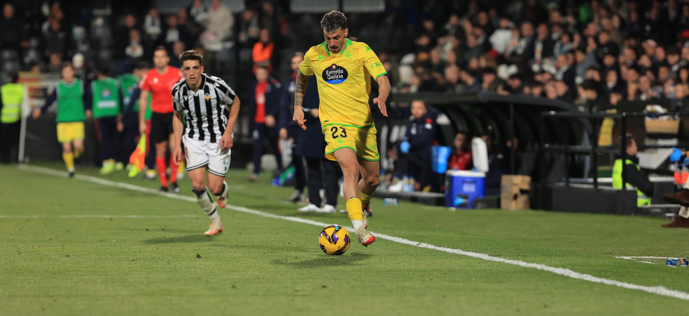 El Deportivo patina en otro tiroteo con el Castellón (2-2)