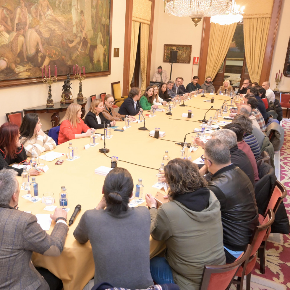 Las conclusiones de la primera mesa de negociación entre Ayuntamiento de A Coruña, hosteleros y vecinos