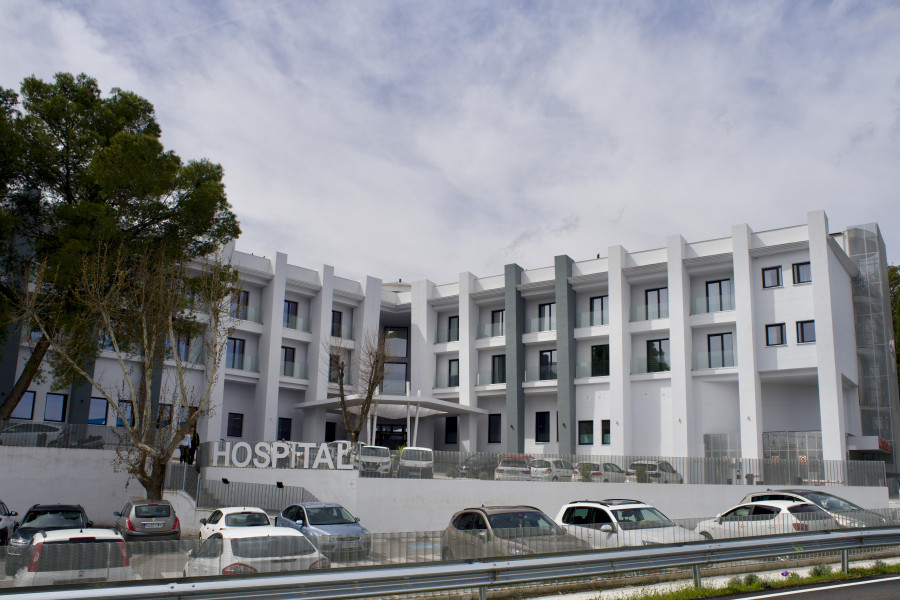 La mujer abandonada a las puertas de un hospital de Jaén murió de causas naturales