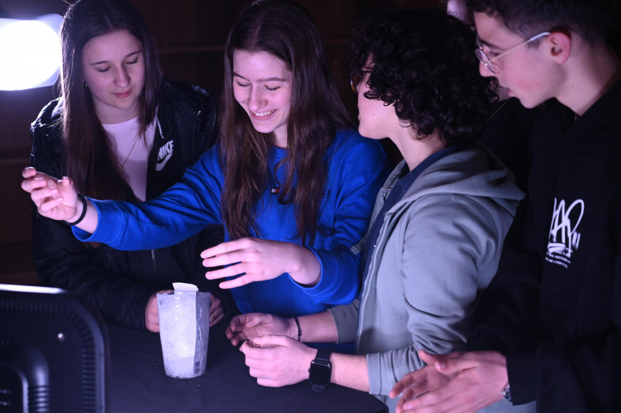 Los estudiantes gallegos aprenden a congelar el tiempo en la Fundación MOP