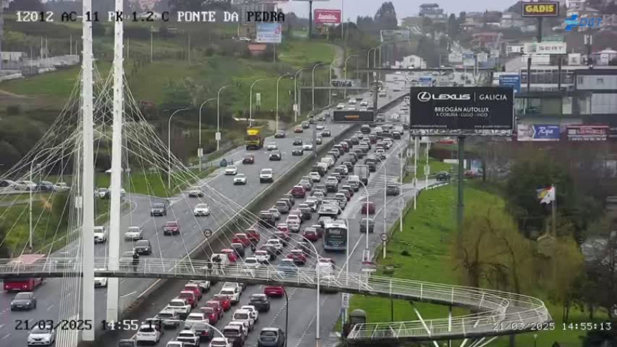 Caos de tráfico en A Coruña: accidente, una avería, lluvia y hora punta