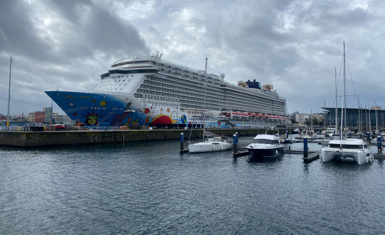 A Coruña recibe por primera al imponente 'Norwegian Breakaway'