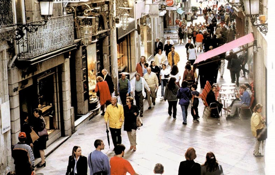 Hace 25 años | Los residentes se oponen al proyecto de los comerciantes de cubrir la calle Real