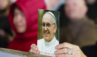 El papa se asomará a la ventana del hospital este domingo