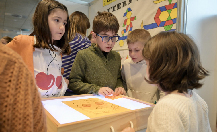 Medio millar de niños hacen magia con los números en la Feria Matemática de A Coruña