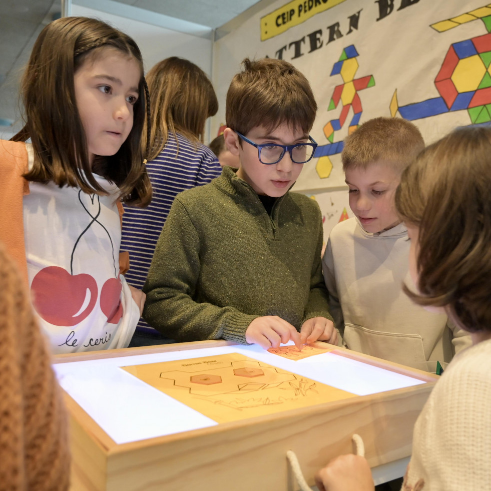 Medio millar de niños hacen magia con los números en la Feria Matemática de A Coruña