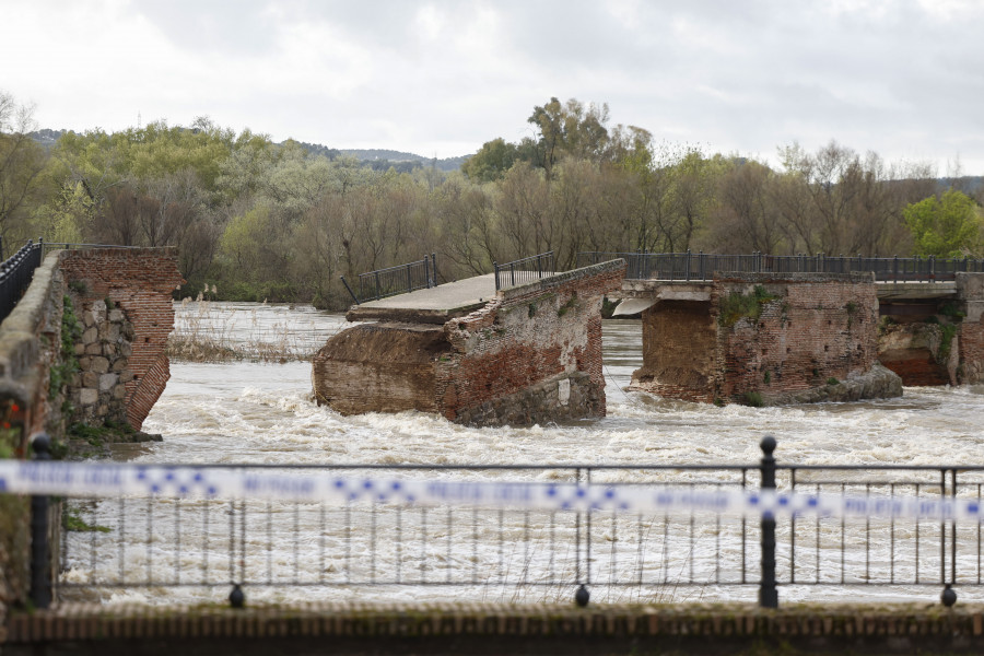 El paso de Martinho: Más de 40 carreteras afectadas por la nieve, 30 por inundaciones y un puente histórico destruido