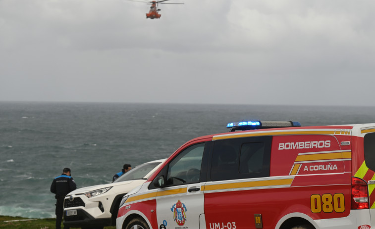 Buscan a un hombre que cayó al mar en la zona de la Torre de Hércules